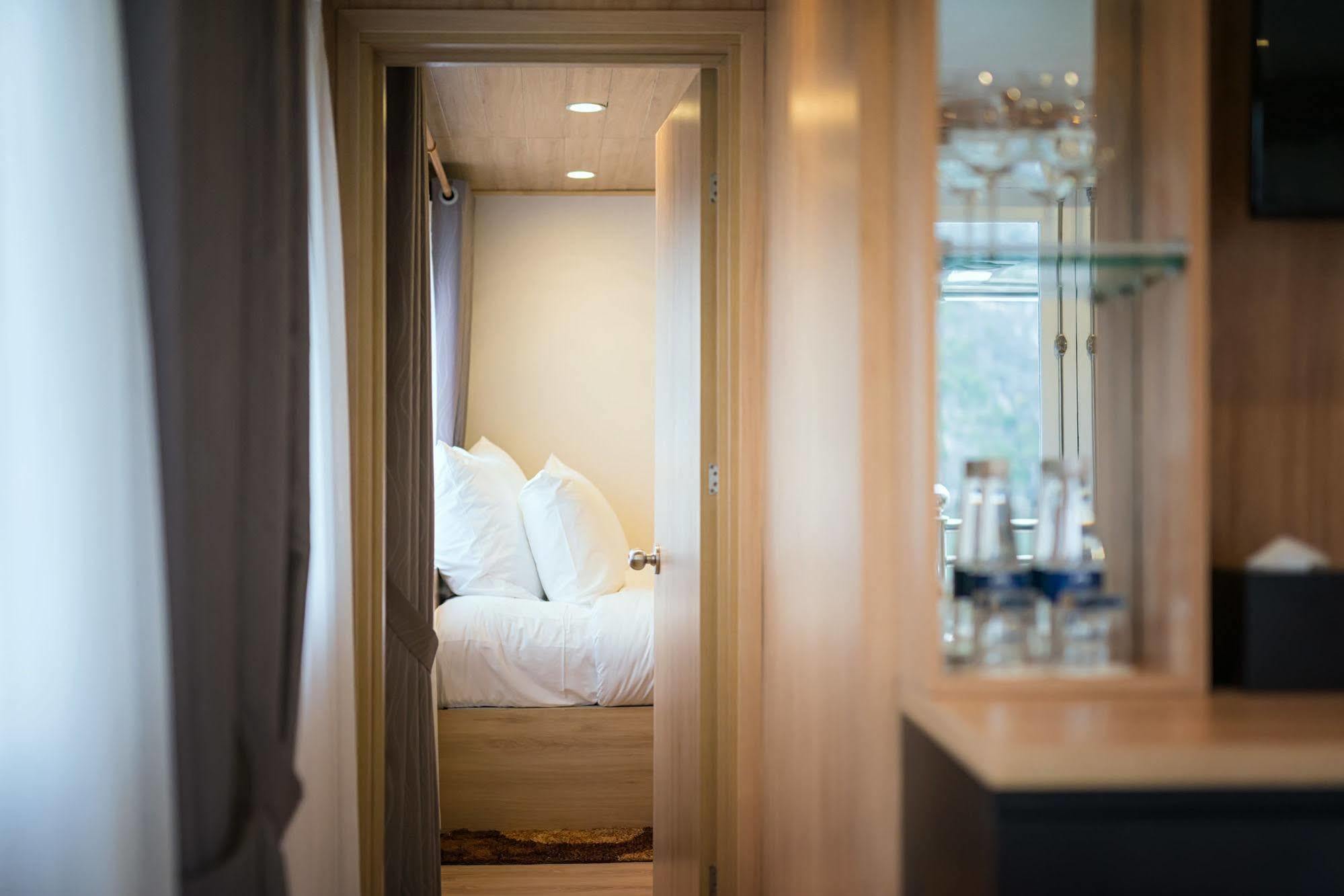 La Vela Premium Cruise - Managed By Paradise Cruises Hạ Long Exterior foto